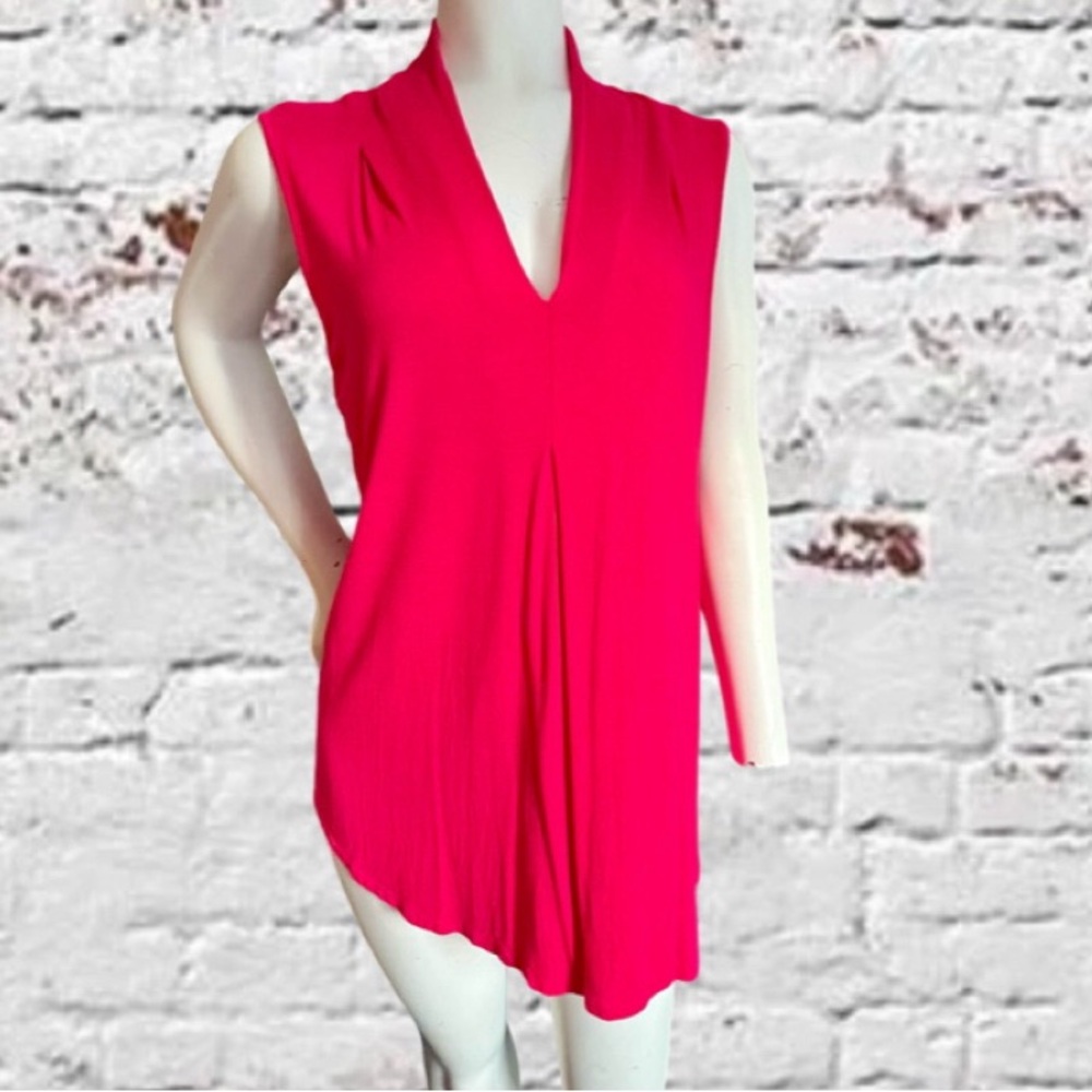 Women’s Hot Pink Cable and Gauge V Cut Sleeveless Top with Front Darts